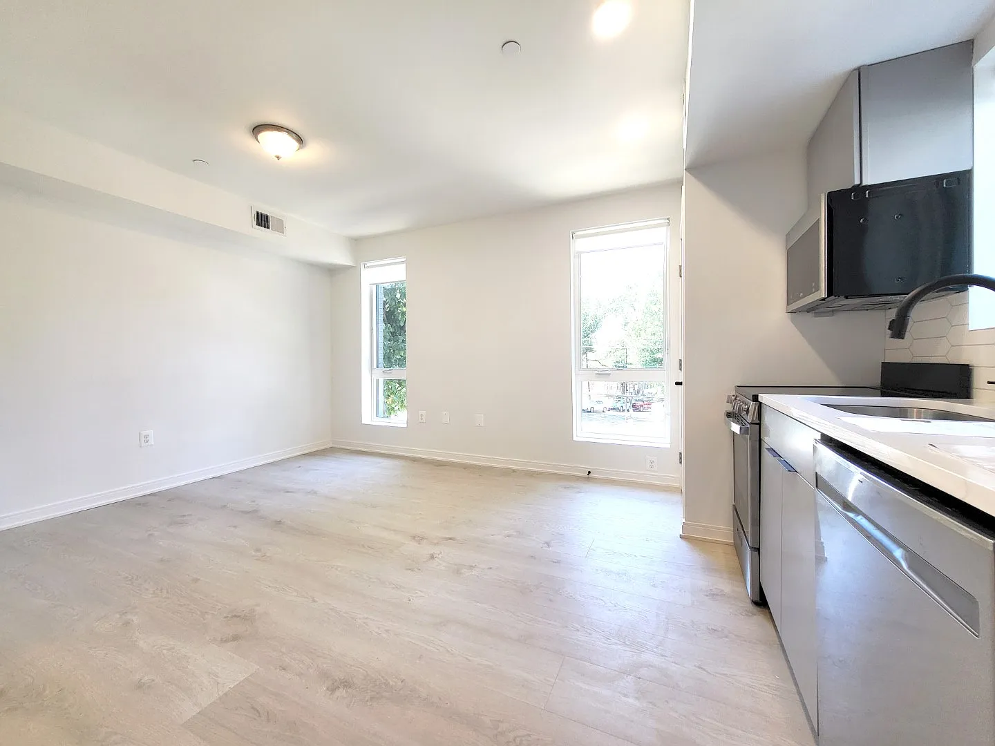 Studio, 360 sqft, $1,690 — Photo 2
