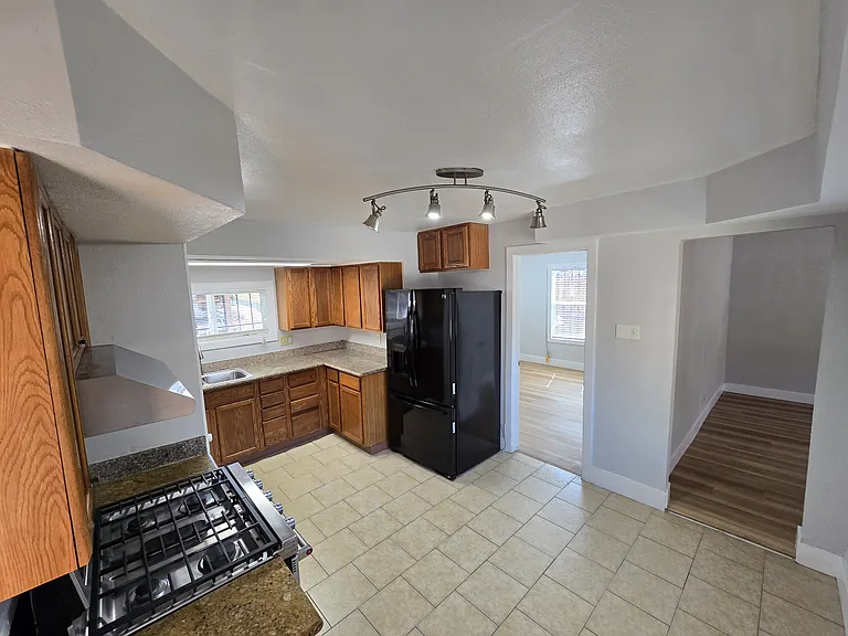 2928 Schyler St — Photo 1