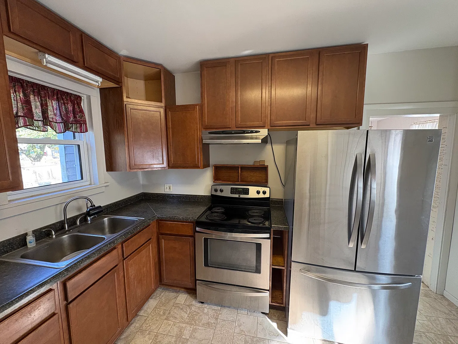 4 bed, $1,500 — Photo 3