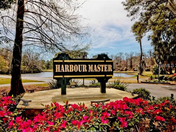 90 Gloucester Rd APT 401, Hilton Head Island, SC 29928
