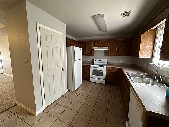 3rd image of 52 Sunflower Dr