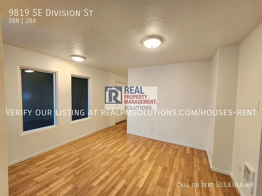 Great Apartment With Open Layout Right On Division! — Photo 4