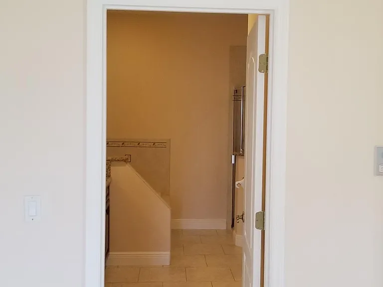 572 Lee Ave — Photo 8