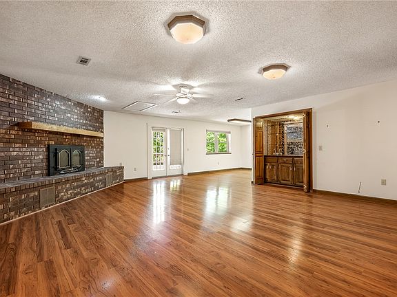4th image of 11683 Oak Hills Dr