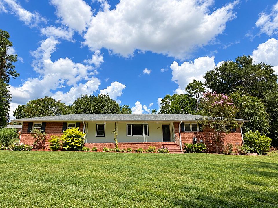 1st image of 3215 Colonial Dr