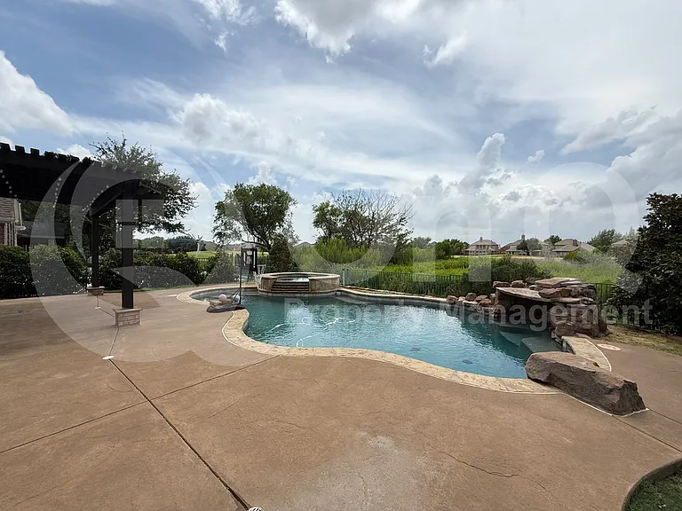 11281 Balcones Dr — Photo 30