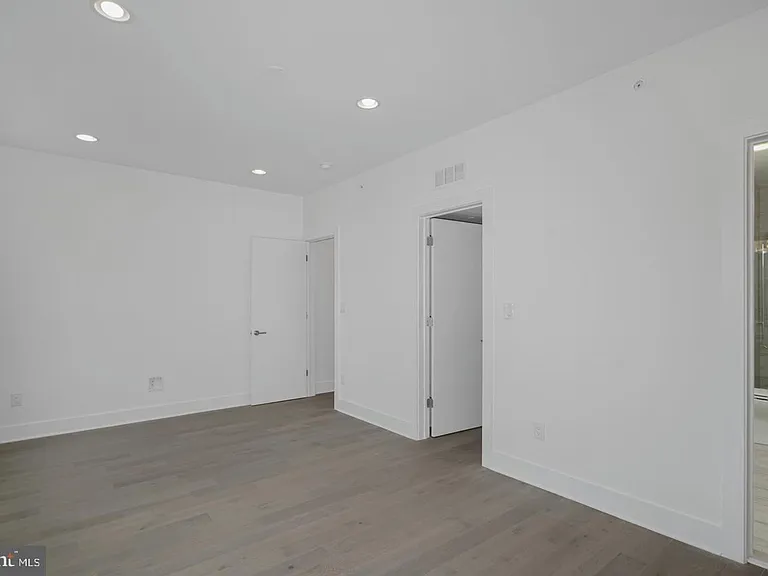 1425 S Hancock St — Photo 17