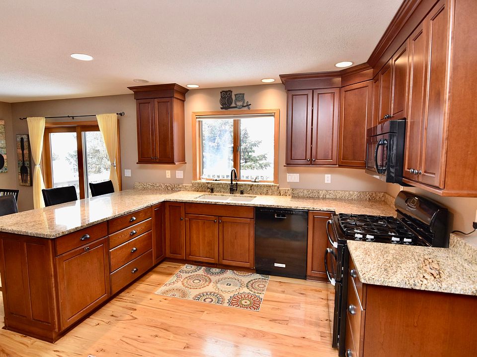 1st image of 163 Larkspur Ln E
