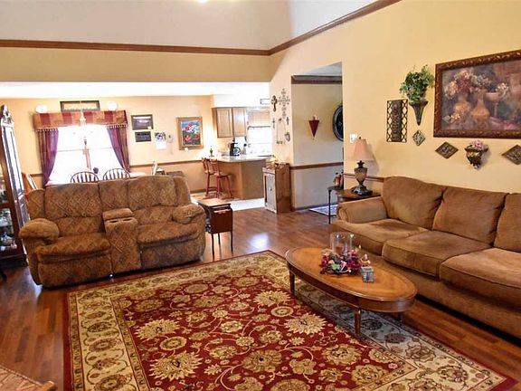 3rd image of 4029 Rolling Green Dr