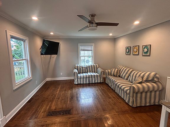 4th image of 404 W Chestnut St