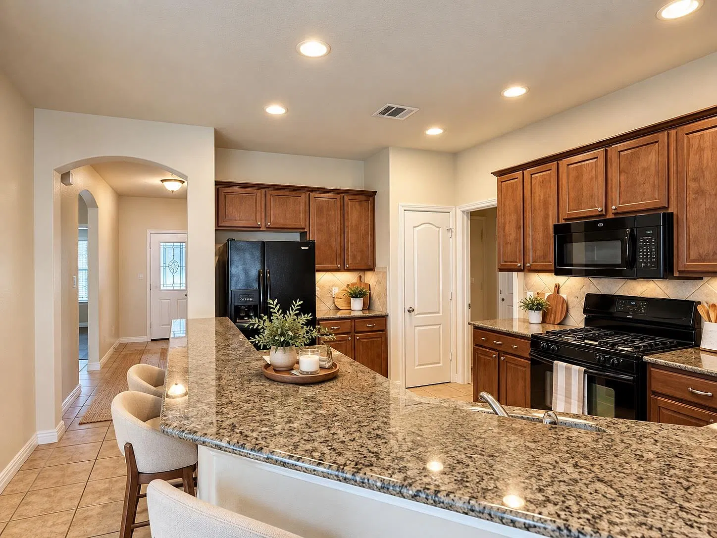3 bed, 2.0 bath, 1650 sqft, $2,195 — Photo 2