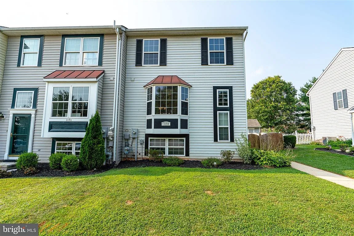 1178 Heathfield Rd photo 1