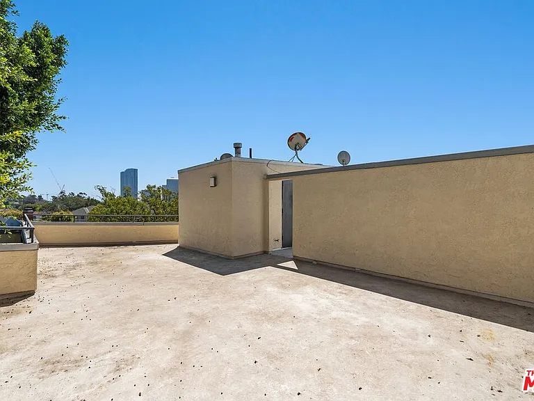 1360 S Beverly Glen Blvd #Penthouse 301 — Photo 39