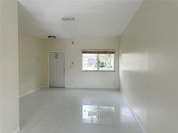 4th image of 4722 Lago Vista Drive #4722