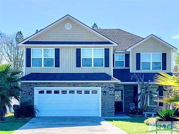 2nd image of 123 NE Thornbush Court