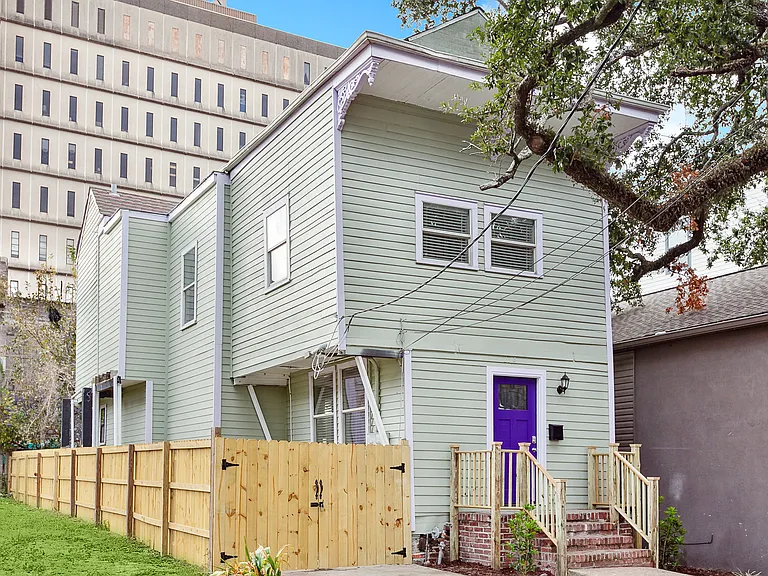 2614 Banks St — Photo 1