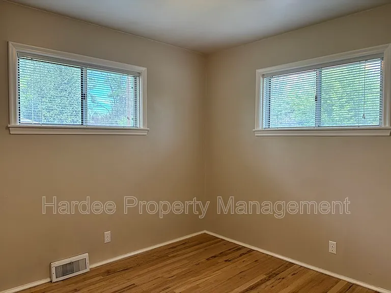 2714 W Kathryn St — Photo 10