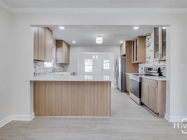 2110 E 56th St — Photo 11