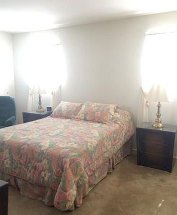5th image of 469 Bellevue Ave