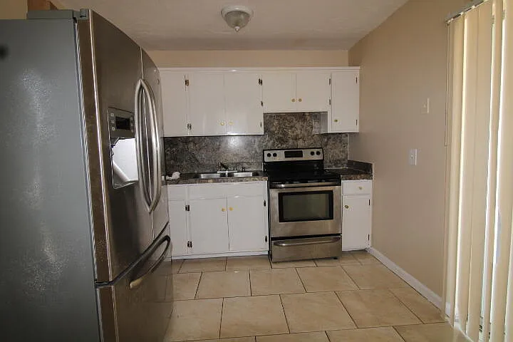 1412 W 6th St — Photo 2