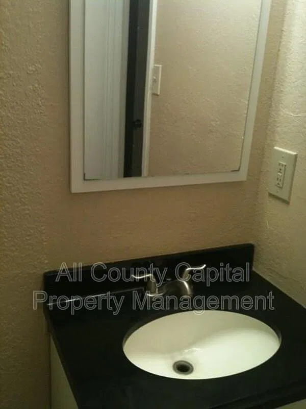 9804 Roxanna Dr — Photo 3
