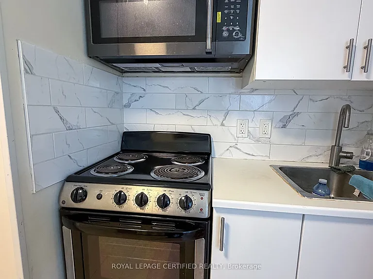 148 Belgravia Ave — Photo 12