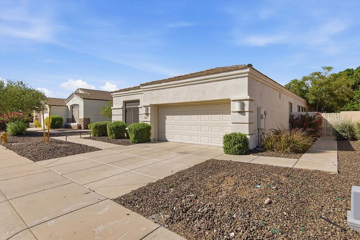 4 bed, 2343 sqft, $3,000 — Photo 1