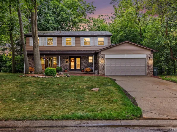 441 Pinehurst Dr, Rochester Hills, MI 48309