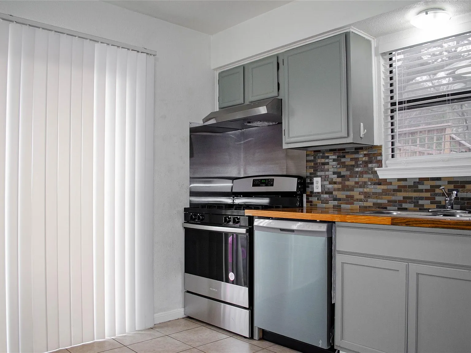 2 bed, 2.0 bath, 1035 sqft, $1,600 — Photo 4
