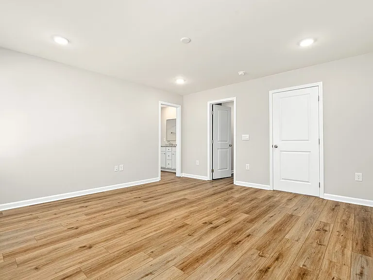 1147 Douglas St — Photo 13