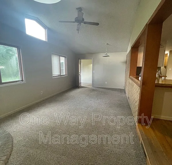 501 1st Ave — Photo 4