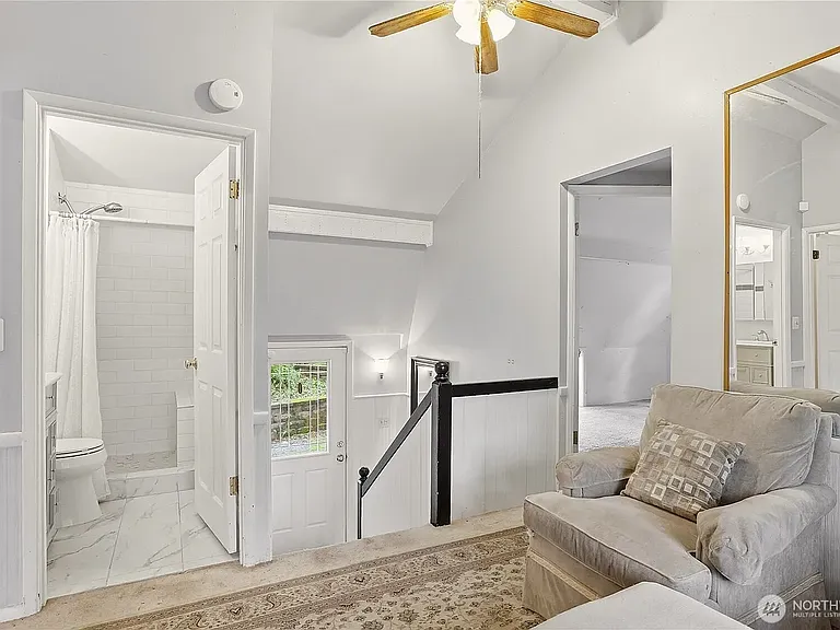 12404 NE 6th Pl — Photo 3