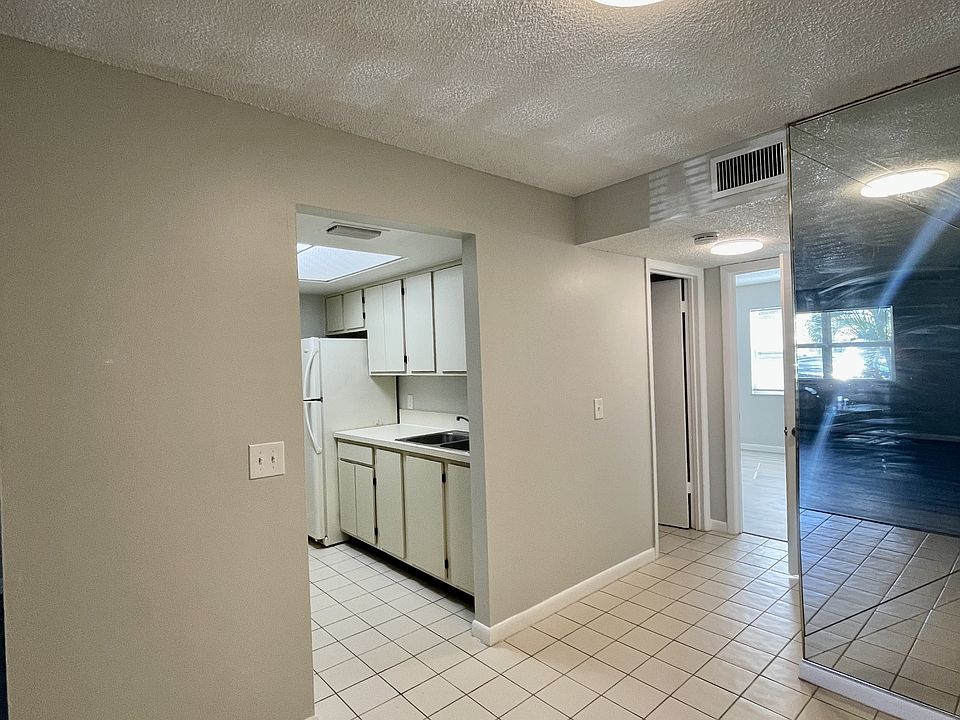 1st image of 544 SW 35th St #17480443