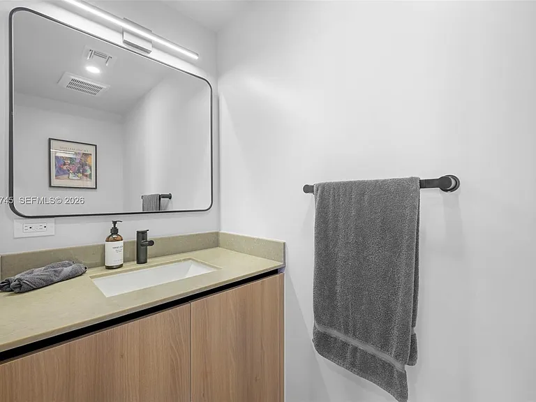 121 NE 5th St #3006 — Photo 5