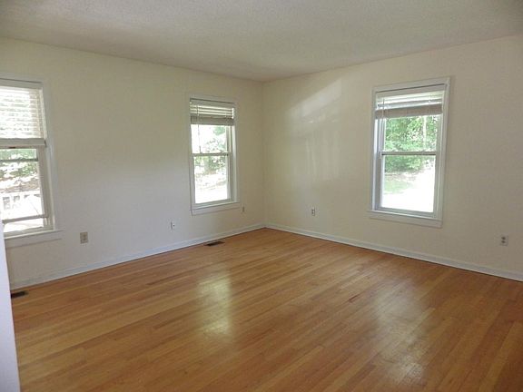 4th image of 11212 Sedgefield Dr