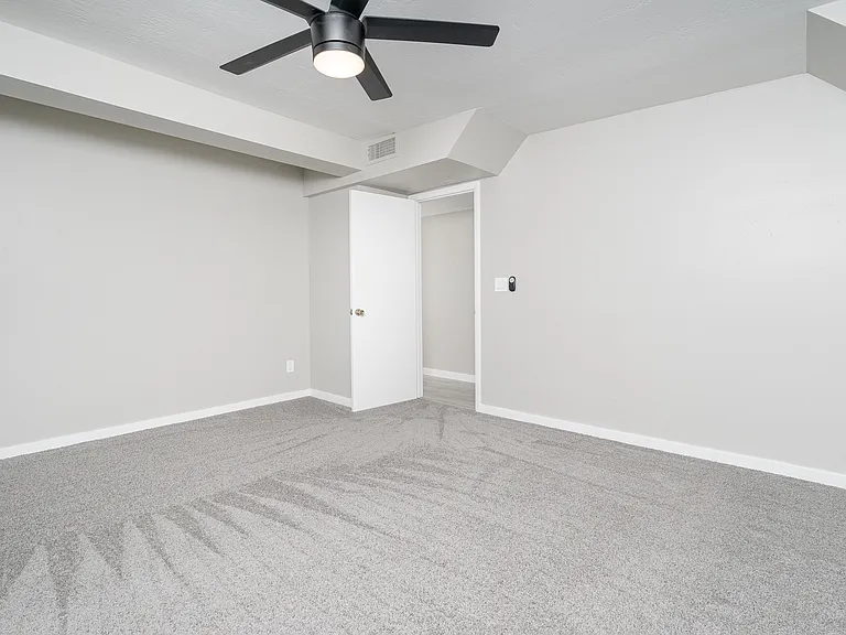 5010 W Beverly Ln — Photo 10