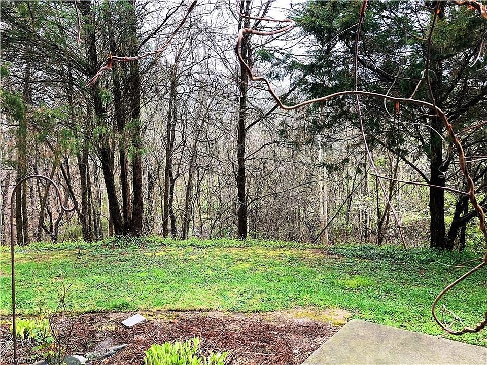2nd image of 513 Rivertree Ln