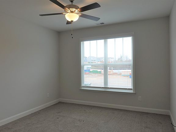 4th image of 132 Creekland Way