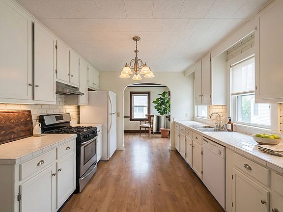 3rd image of 50-52 Hobson St #11