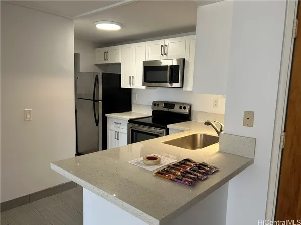 2724 Kahoaloha Ln APT 904, Honolulu, HI 96826