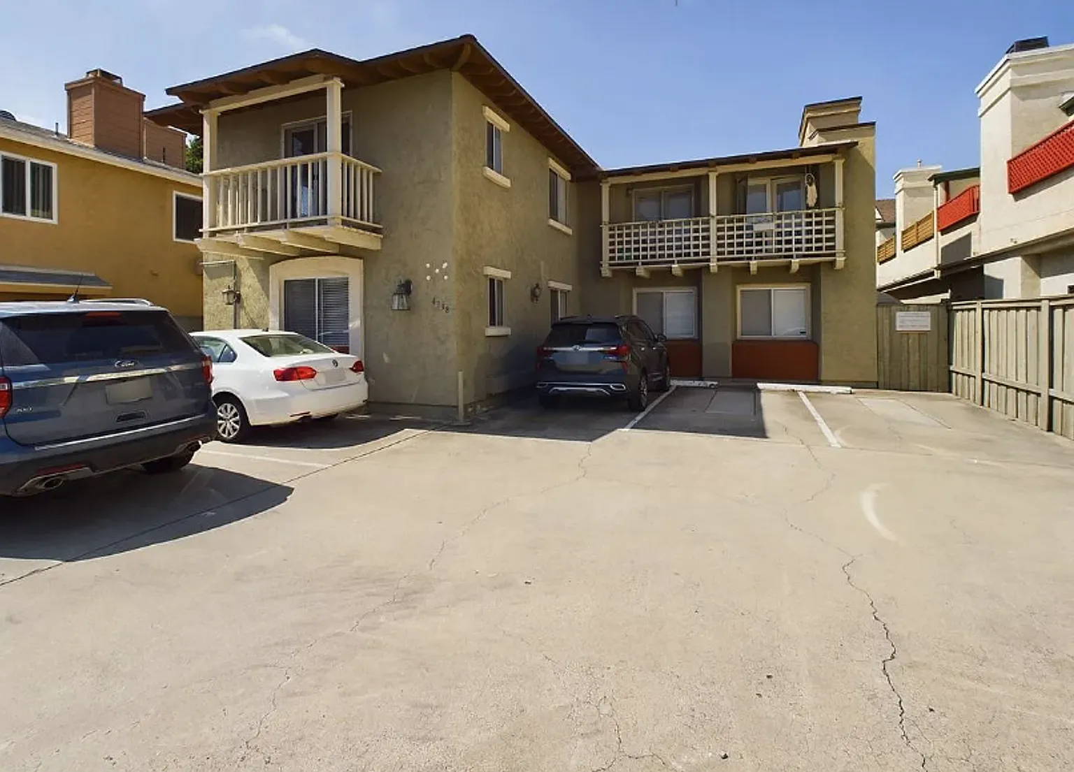 1 and 2 bedrooms in the heart of university heights! — Photo 1