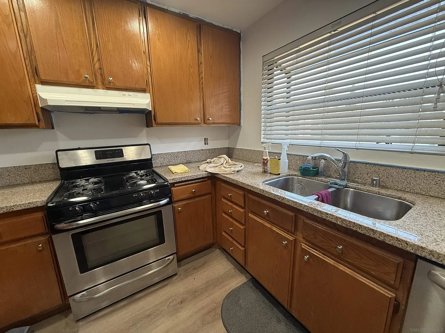 3 bed, 2.0 bath, 1334 sqft, $3,450 — Photo 4
