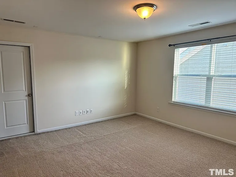 145 Begen St — Photo 8