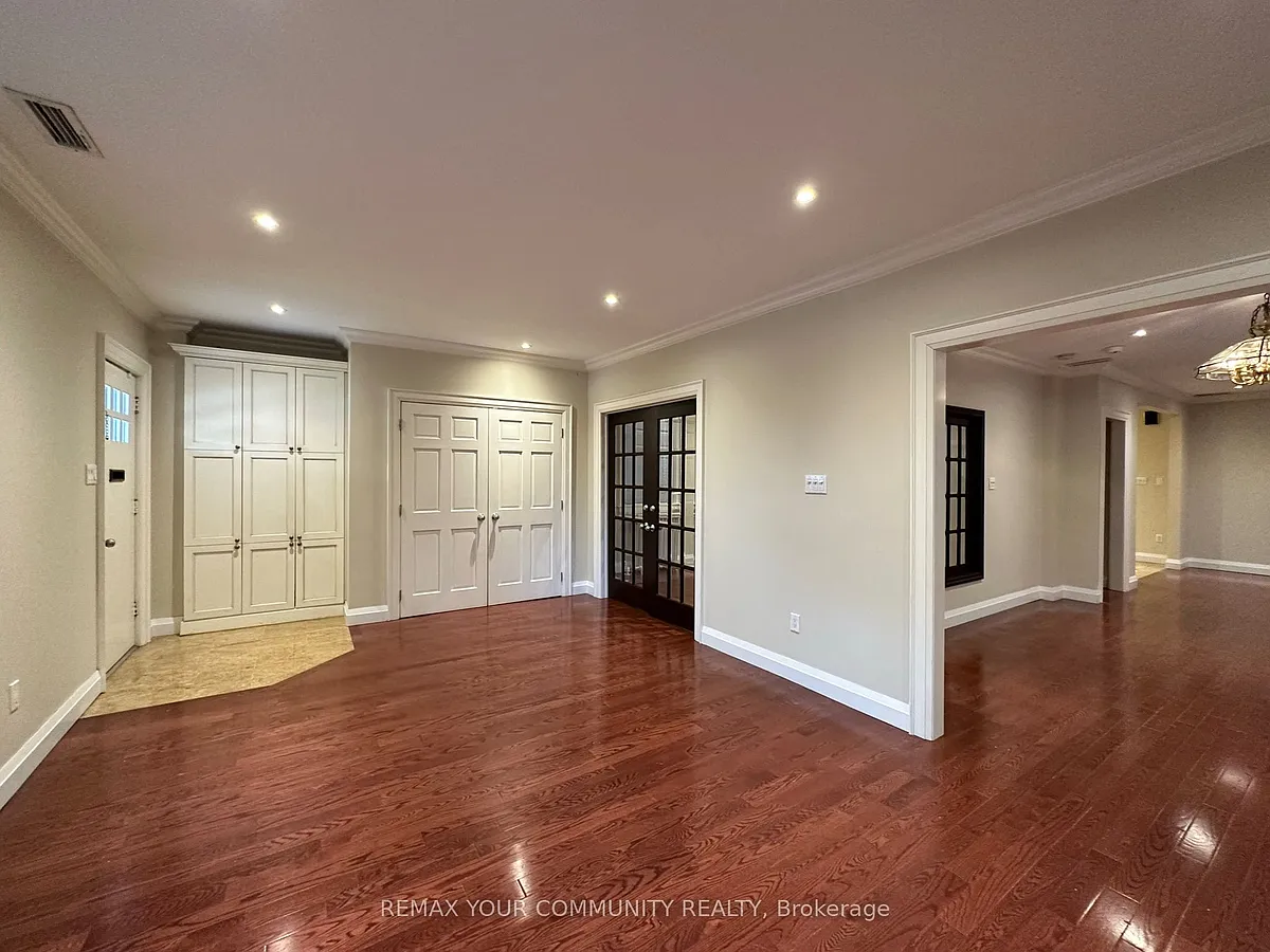 Building Photo - 70 Snowdon Ave