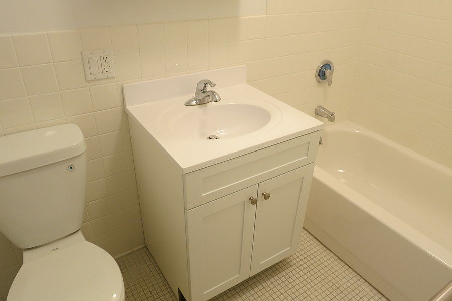 2nd image of 162 Stanton St APT D