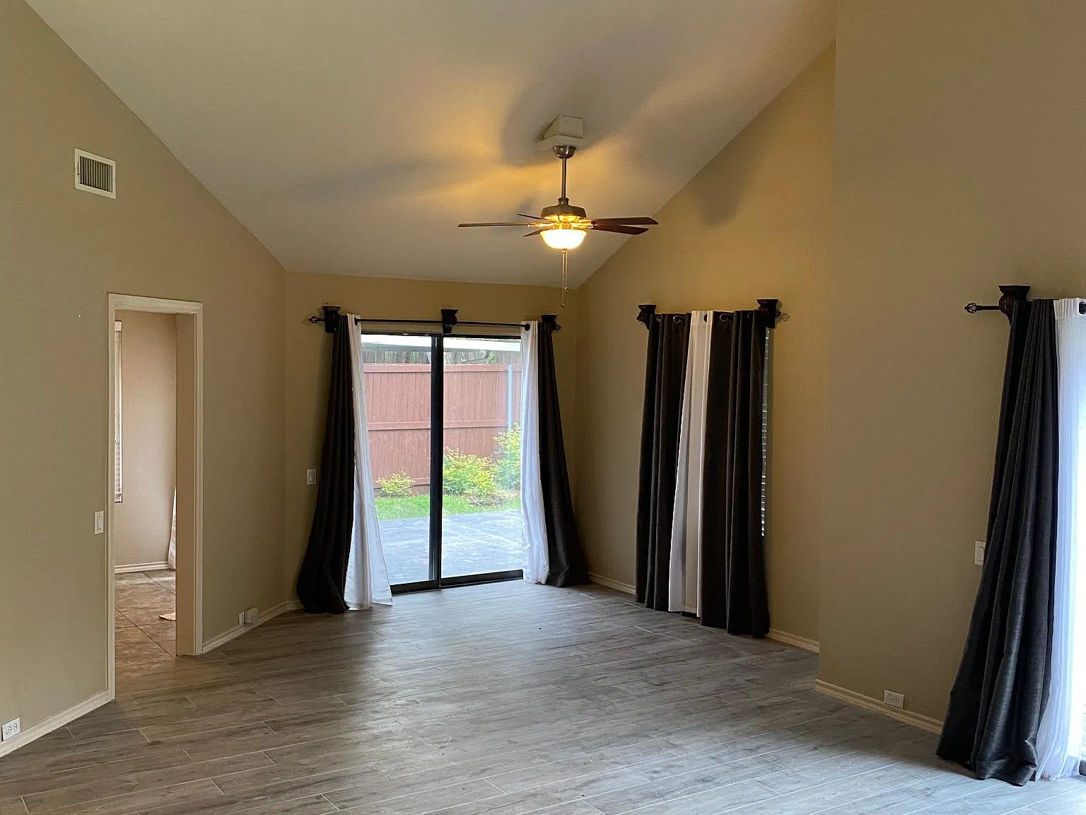 4107 Rush Cir — Photo 3