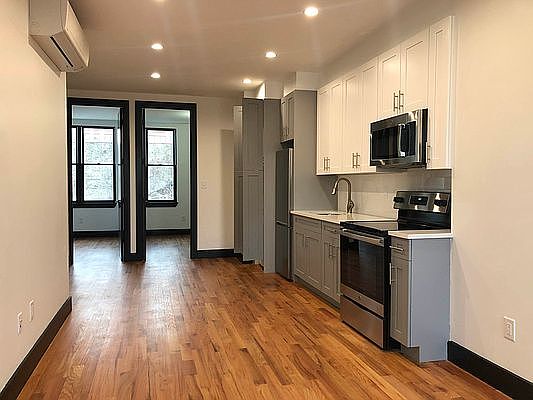 2nd image of 960 Pacific St #2L