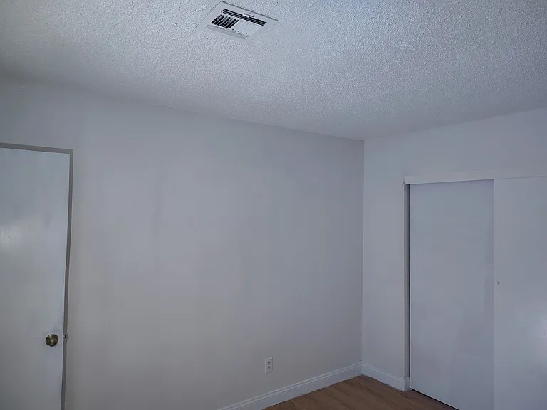 2517 Cedar Ave #3 — Photo 9