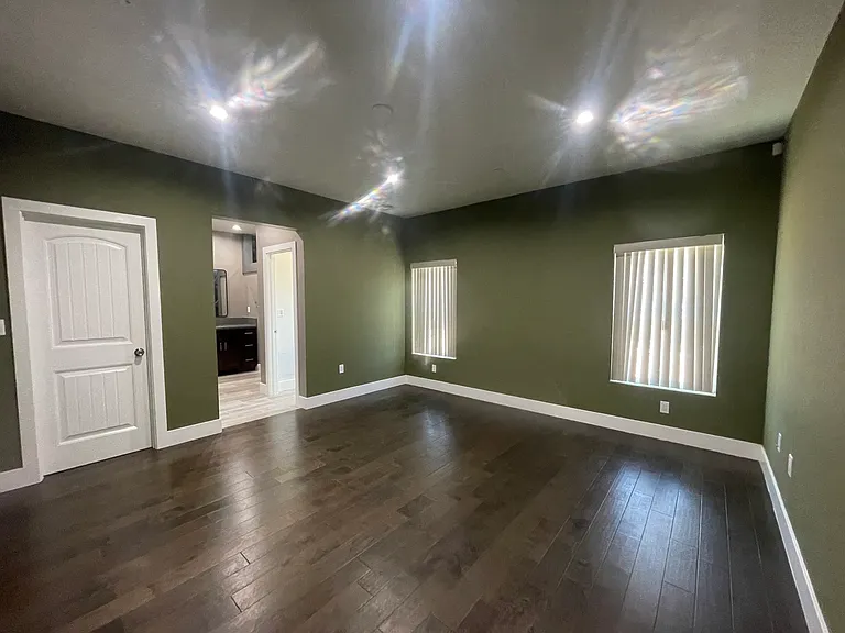 Master/Main Bedroom