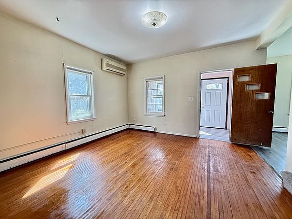 4th image of 404 2nd St S